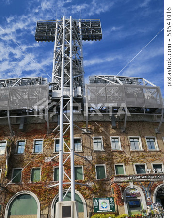 Koshien Stadium, where autumn foliage shines in the autumn sky Koshien Stadium, where autumn foliage shines in the autumn sky 59541016