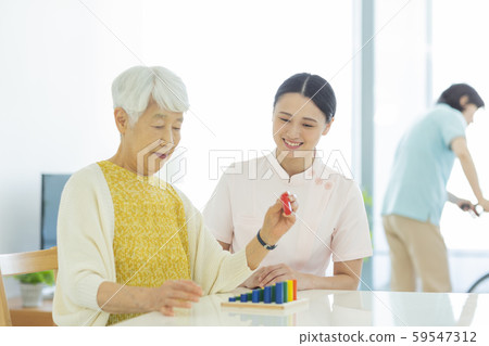 Senior woman rehabilitation 59547312