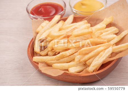 薯條砧板木頭背景茄醬黃芥趥膬法式炸薯條炸土豆 59550779