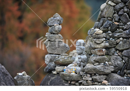 Small stone towers built upon wishes 59550918