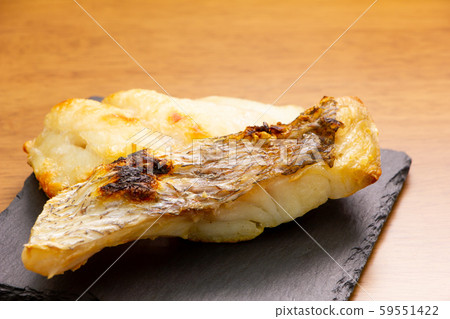 Grilled salmon with salt. 59551422