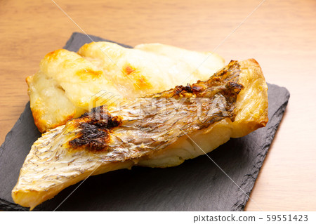 Grilled salmon with salt. 59551423