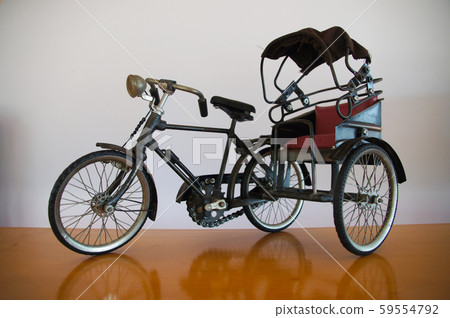Old-fashioned tricycle model 59554792