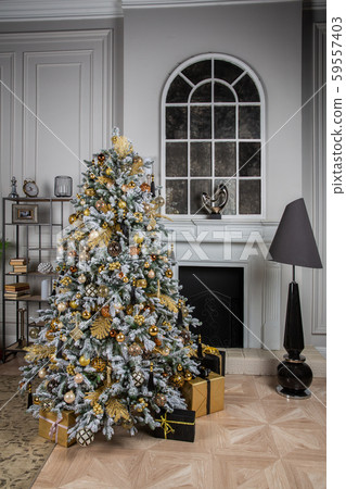 Christmas tree with gold decorations in the interior Christmas tree with gold decorations in the interior 59557403