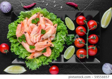 tasty cooked shrimps with tomato and lime on black background 59558857