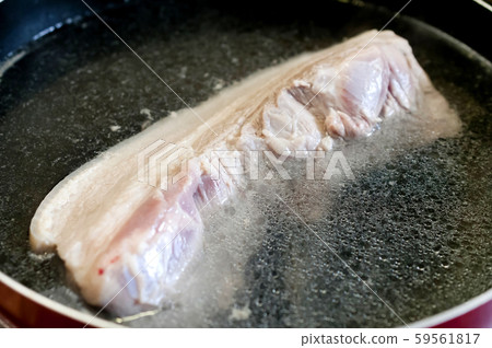 煮豬肉(準備的豬肚) 煮豬肉(準備的豬肚) 59561817