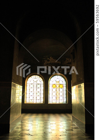 亞歷山大·涅夫斯基大教堂的彩色玻璃 亞歷山大·涅夫斯基大教堂的彩色玻璃 59563692