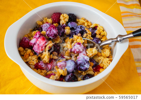 Sprinkle fruit granola with a spoon 59565017