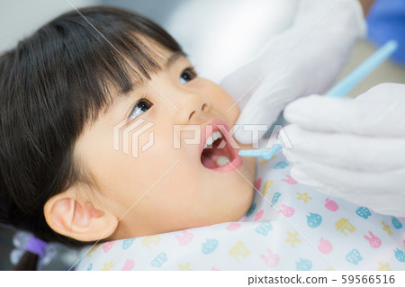 牙科保健員和兒童 59566516
