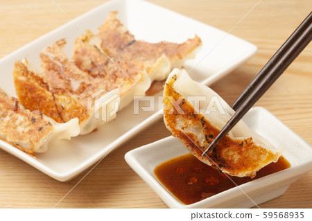 Pan-fried gyoza Pan-fried gyoza 59568935