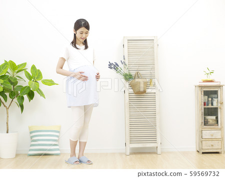 Female pregnant woman 59569732