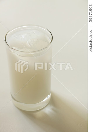 Lactic acid bacteria beverage (with ice) 59571908