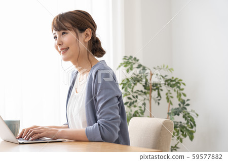 女性休閒商務 59577882