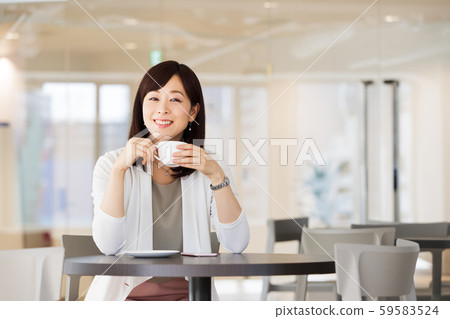 Cafe female business tea time 59583524