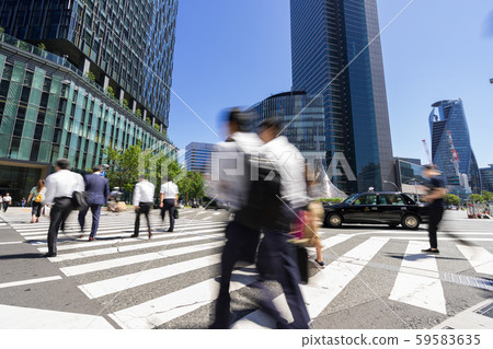 名古屋站,名古屋大廈,米德蘭廣場前的繁忙街道 名古屋站,名古屋大廈,米德蘭廣場前的繁忙街道 59583635