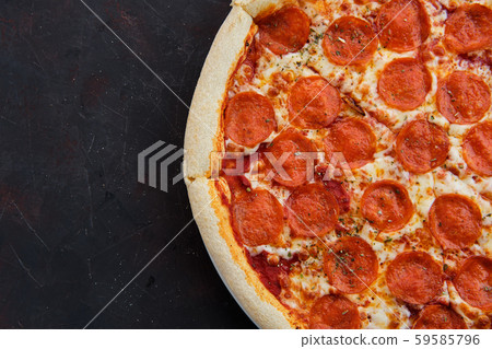 Close up view of classic pepperoni pizza 59585796