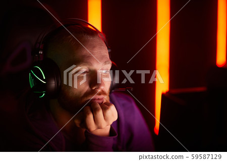Man using computer at work Man using computer at work 59587129