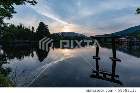 Yufuin和Lake Kinrin的黃昏 Yufuin和Lake Kinrin的黃昏 59588115