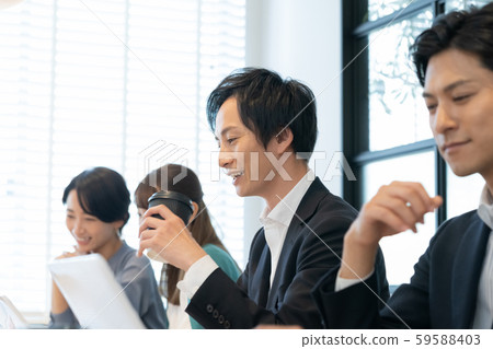 Meeting business men and women Meeting business men and women 59588403