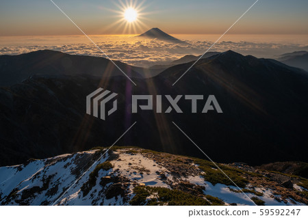 Southern Alps, view from the top of Mt. Shiomidake (Mt. Fuji and Mt. 59592247