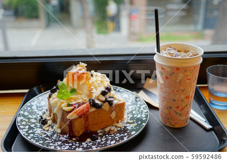 韓國首爾景福宮三清洞的咖啡屋下午茶時光 59592486