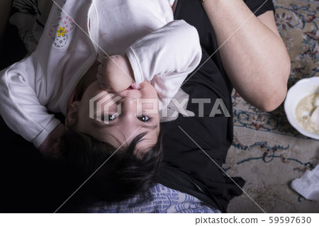 Young little girl on her mother belly at home 59597630