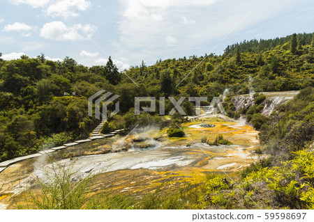 新西蘭Orakei Korako地熱公園和洞穴風景 新西蘭Orakei Korako地熱公園和洞穴風景 59598697