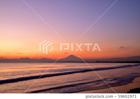 冬至湘南海岸的夕陽的天空視圖 59602971