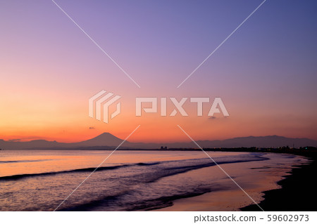 冬至湘南海岸的夕陽的天空視圖 冬至湘南海岸的夕陽的天空視圖 59602973