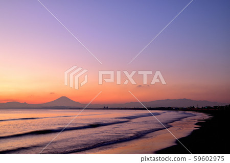 冬至湘南海岸的夕陽的天空視圖 冬至湘南海岸的夕陽的天空視圖 59602975