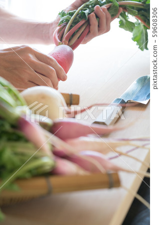 In front of the board to prepare vegetables 59608306