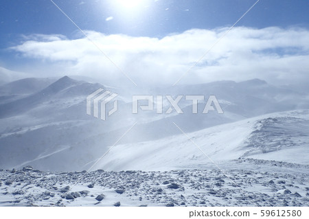 北海道大雪山黑岳,在冬天的山頂上 北海道大雪山黑岳,在冬天的山頂上 59612580