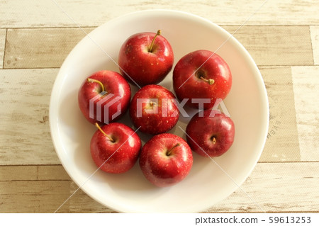 在白板上的七個公主蘋果 在白板上的七個公主蘋果 59613253