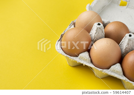 organic chicken eggs 59614407