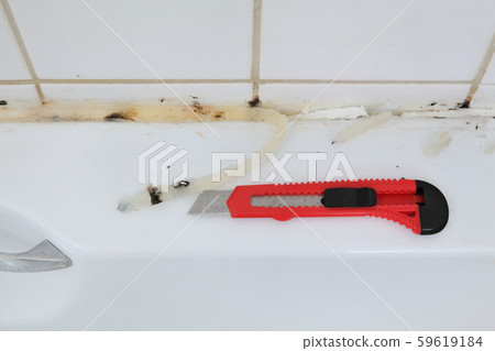 Bathroom renovation, old silicone removal Bathroom renovation, old silicone removal 59619184