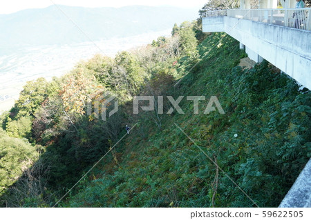 割草機,割草,陡坡,11月,危險,辛勤工作 割草機,割草,陡坡,11月,危險,辛勤工作 59622505