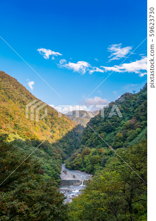 Hakusan Shirakawago White Road Hakusan City俯瞰Tanikawa河與秋雲和秋葉Oze River Sabo Dam Hakusan Shirakawago White Road Hakusan City俯瞰Tanikawa河與秋雲和秋葉Oze River Sabo Dam 59623730