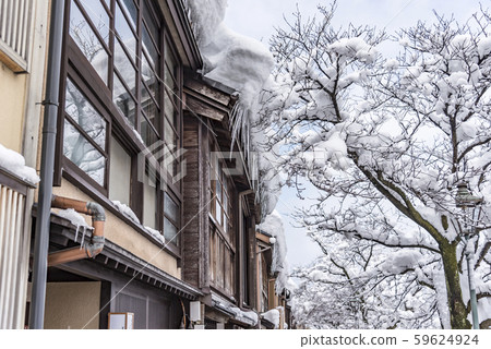 [Kanazawa Daisencho teahouse street heavy snow] 59624924
