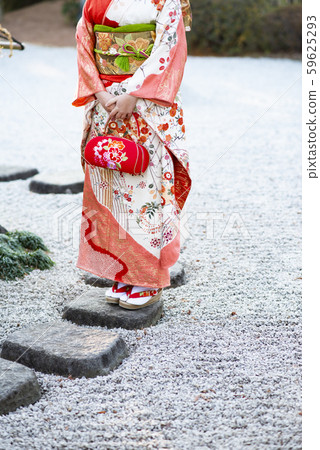 Kimono woman Japanese garden 59625293
