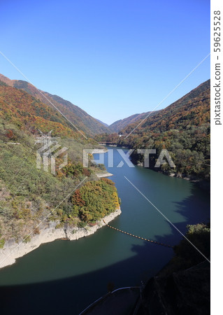 View of the Yodo River from the dam body of Mizutono Dam 59625528