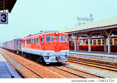 Old diesel locomotive 59625714