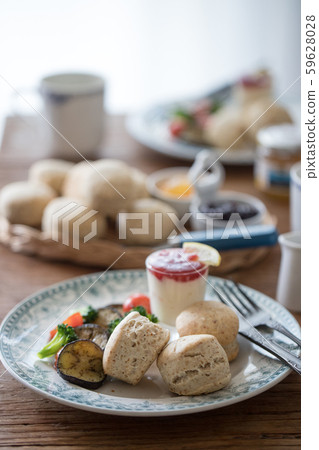Scone and yogurt breakfast 59628028