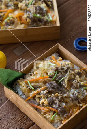 牛肉和雞蛋 牛肉和雞蛋 59628222