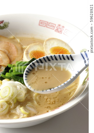 喝豬骨拉麵湯 59628921