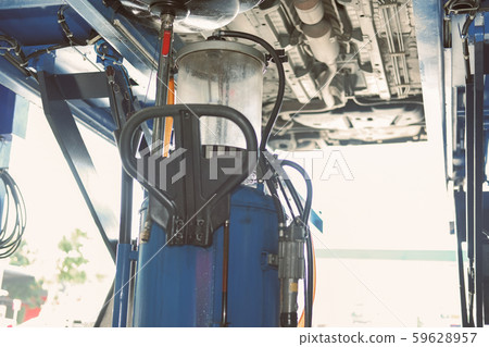 motor oil container for filling old engine oil 59628957