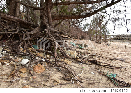 Drifting garbage Drifting garbage 59629122