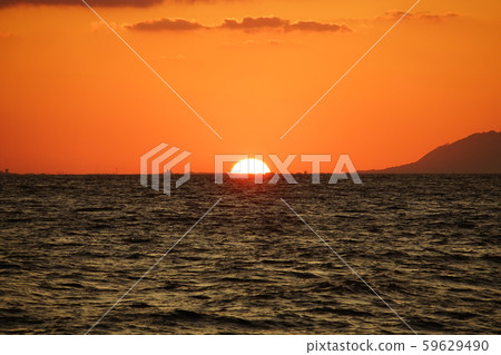 島根縣，半日光落在真治湖上 59629490