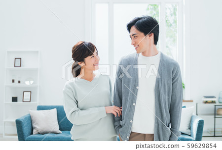 一對年輕夫婦 59629854