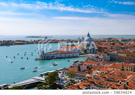 威尼斯聖馬克廣場,從鐘樓的視圖聖瑪麗亞德拉致敬 威尼斯聖馬克廣場,從鐘樓的視圖聖瑪麗亞德拉致敬 59634824