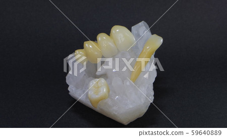 氧化鋯和晶體 59640889